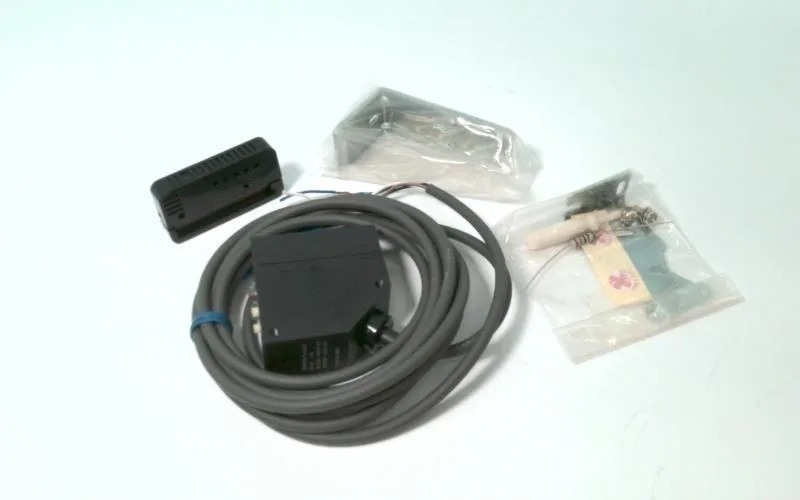Omron E3XA-CC4A — Photoelectric Sensors (image 2)