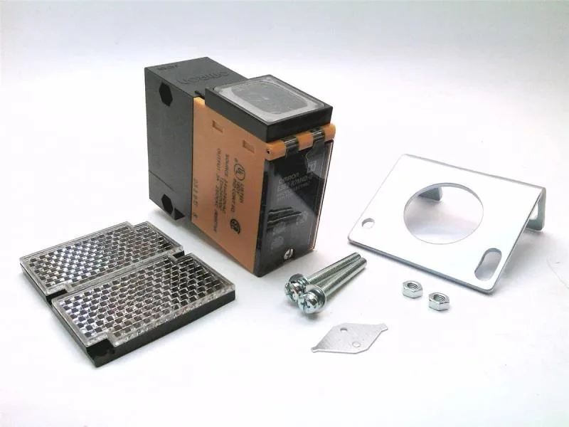 Omron E3B2-R7M4D-G — Photoelectric Sensors