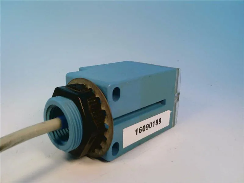 SICK WL2000-M1302 — Photoelectric Sensors (image 4)