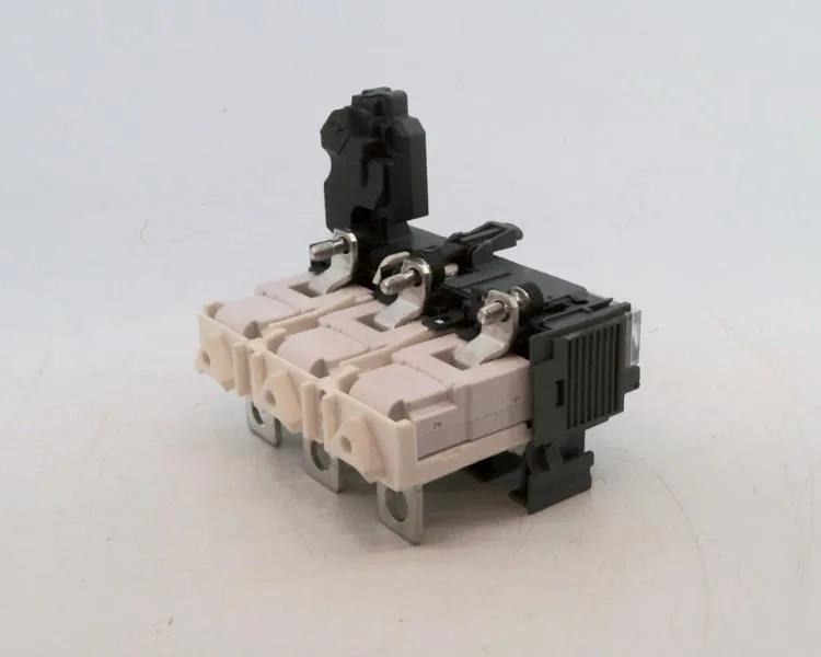 Schneider Electric LV430506 (image 3)
