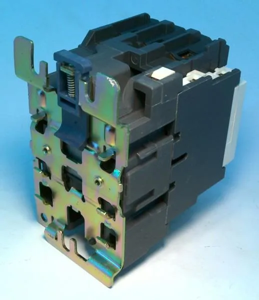 Schneider Electric LC1D4011U7 (image 2)