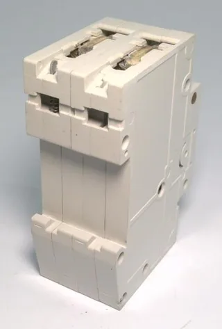 Siemens 5SX5220-6 — 2-Pole MCB (DIN Rail) (image 2)