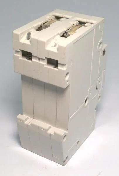 Siemens 5SX5220-6 — 2-Pole MCB (DIN Rail) (image 2)