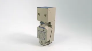 Schneider Electric XS8 C40MP230H7 — Proximity Sensors (image 2)