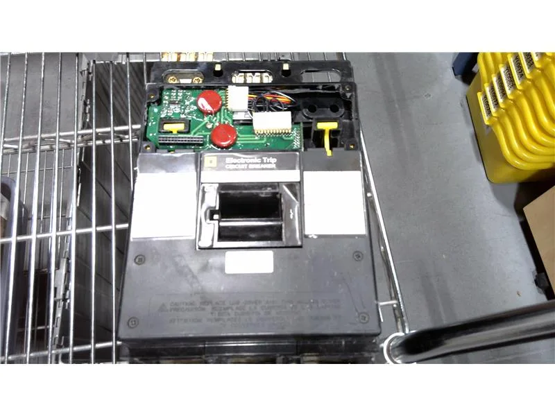 Schneider Electric LE36300LS — Molded Case Circuit Breakers (MCCB)