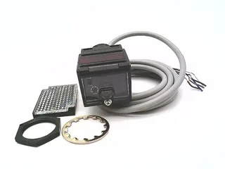 Omron E3JU-R5M4-3 — Photoelectric Sensors (image 2)