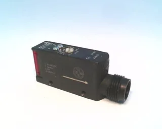 Omron E3S-AT36-L — Photoelectric Sensors
