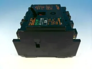 Fuji Electric EA33M/32 — Molded Case Circuit Breakers (MCCB) (image 2)