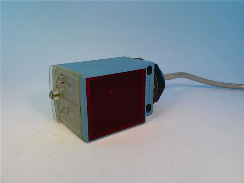 SICK WL2000-M1302 — Photoelectric Sensors