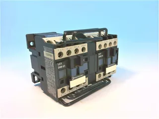 Schneider Electric LC2D0901K7 — Contactors