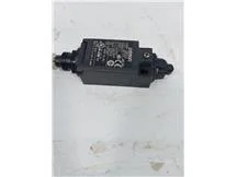Omron D4N-2B32 — Limit Switches (image 2)