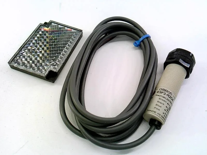 Omron E3F2-R2C4 — Photoelectric Sensors (image 2)