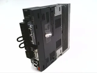 Mitsubishi Electric MR-J4-40TM-EIP — Servo Drives