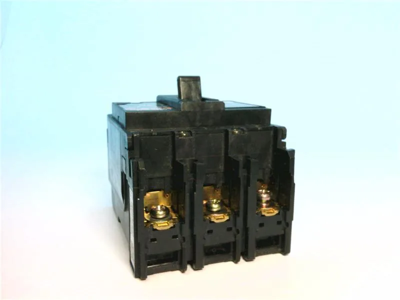 Fuji Electric EA33AC/30 — Molded Case Circuit Breakers (MCCB) (image 3)