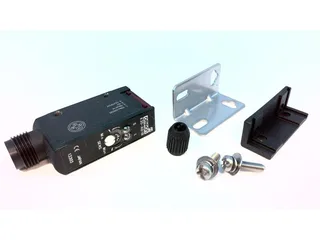 Omron E3S-AD18 — Photoelectric Sensors