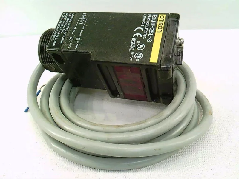 Omron E3JU-25L-3 — Photoelectric Sensors