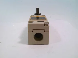 Omron D4A-0E00 — Limit Switches (image 4)
