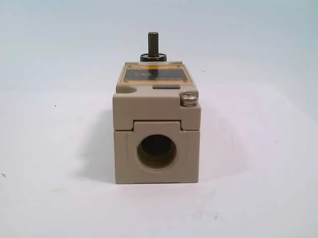 Omron D4A-0E00 — Limit Switches (image 4)
