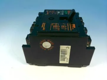 Fuji Electric EA33M/32 — Molded Case Circuit Breakers (MCCB) (image 3)