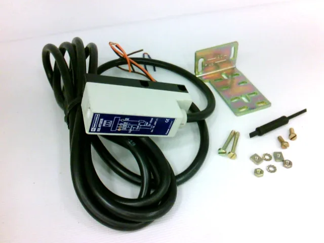Schneider Electric XULH703535 — Photoelectric Sensors