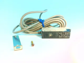 Omron E3CJC4 — Photoelectric Sensors (image 2)