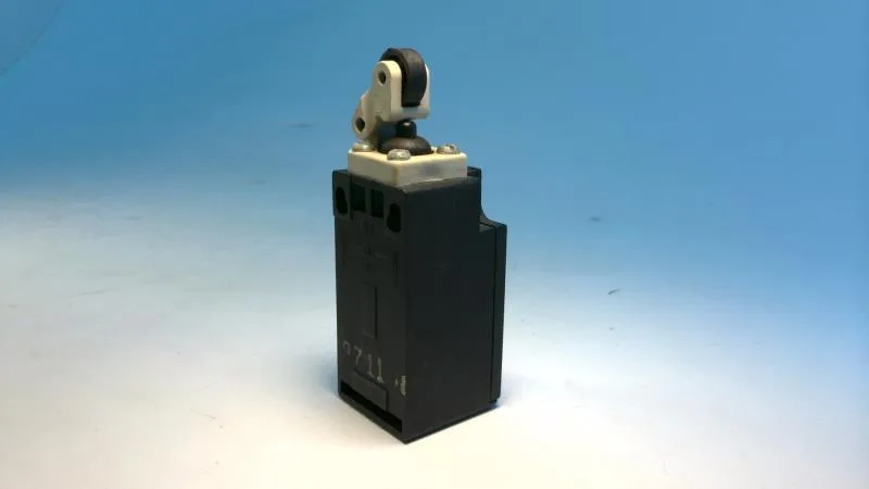 Schneider Electric XCKA121 — Limit Switches (image 2)