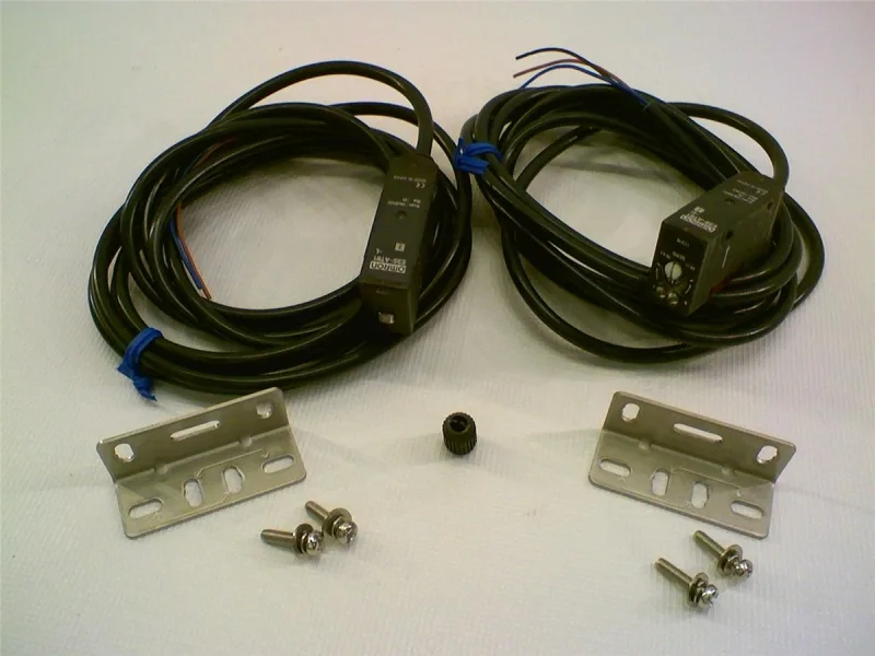 Omron E3SAT81 — Photoelectric Sensors