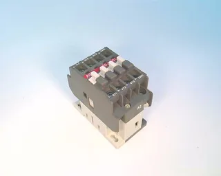 ABB A9-30-01 105V 50HZ 110/120 60HZ — Contactors (image 4)