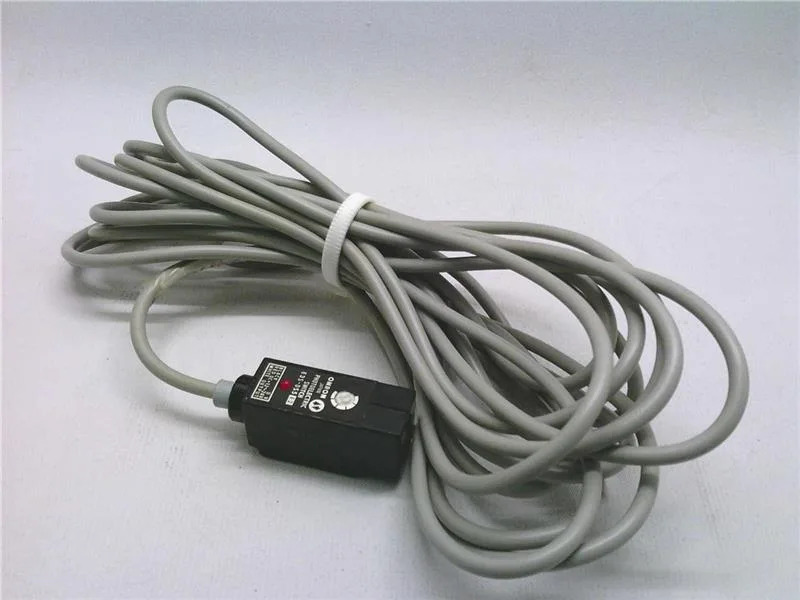 Omron E3S-DS5E2 — Photoelectric Sensors