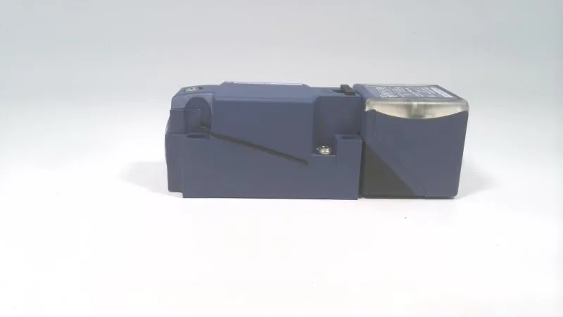 Schneider Electric XS8C4A1NCN12 — Proximity Sensors (image 3)