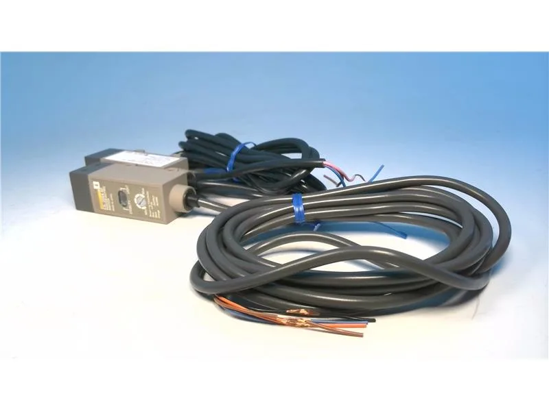 Omron E3L-2E4-50 — Photoelectric Sensors (image 4)