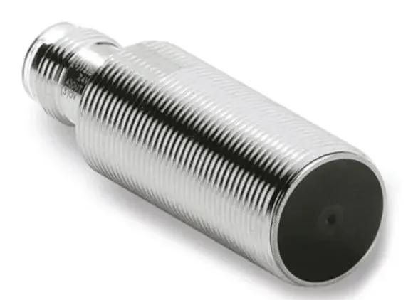 Omron E2AM30KS15M1B1 — Proximity Sensors