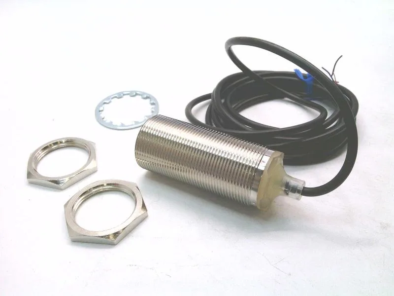 Omron E2B-M30LS10-WP-B1 2M — Proximity Sensors