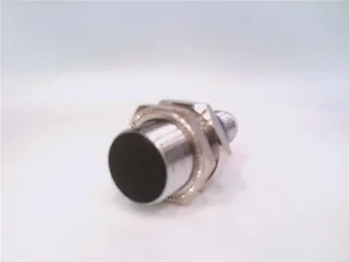 Schneider Electric XS1N18PA340D — Proximity Sensors (image 2)