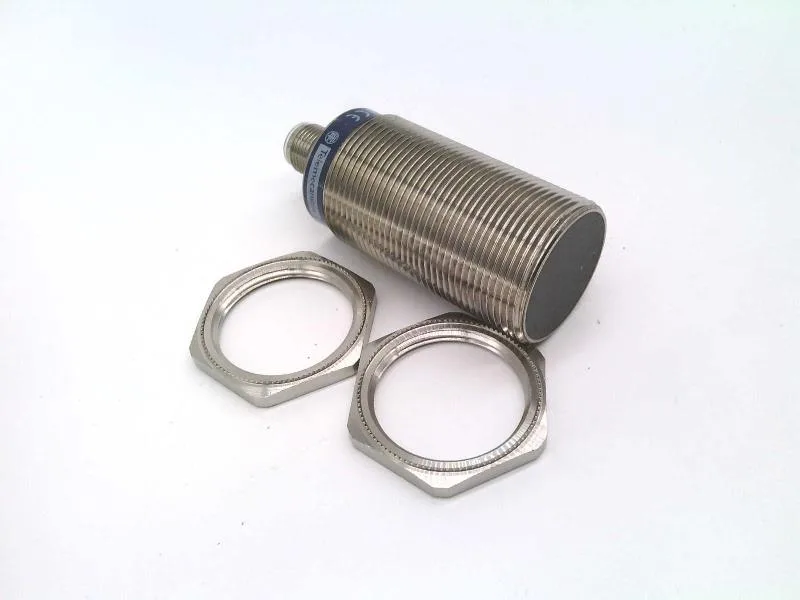 Schneider Electric XS630B1PBM12 — Proximity Sensors (image 3)
