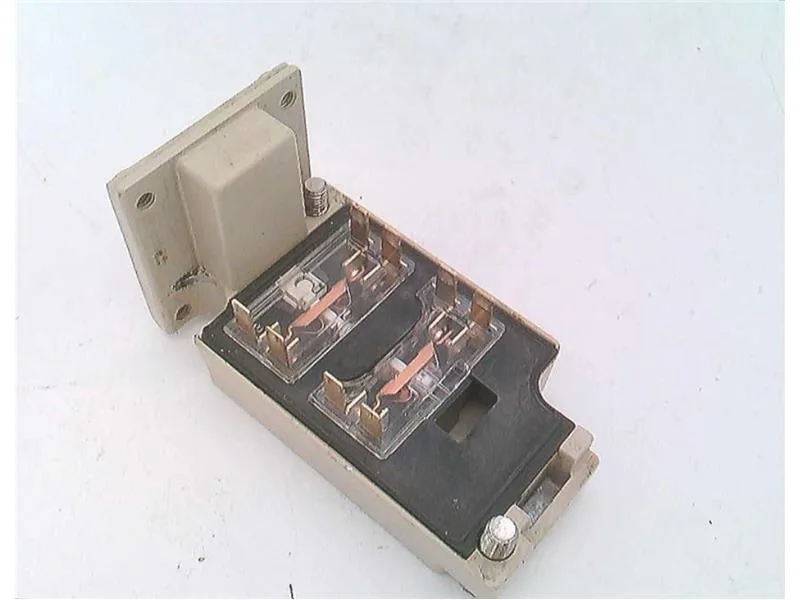 Omron D4A0500N — Limit Switches (image 2)