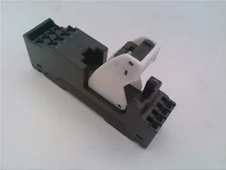 Omron P7SA-10F-ND-PU DC24 — Relay Sockets (image 3)
