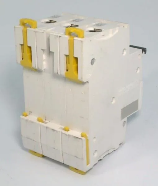 Schneider Electric A9F77363 (image 2)