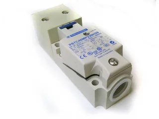 Schneider Electric XS7-C40MP230H29 — Proximity Sensors