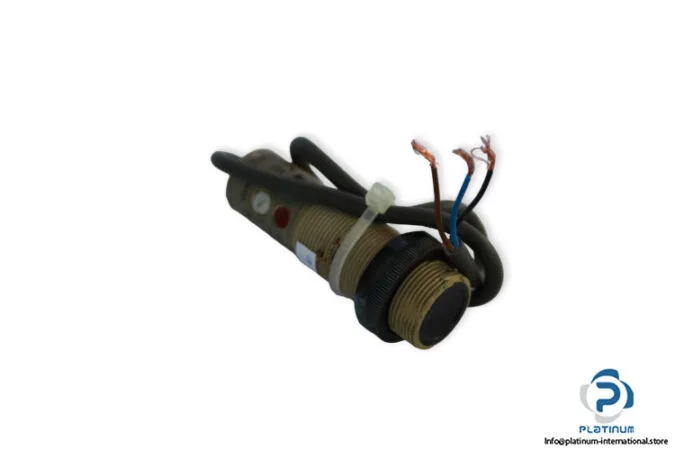 Omron E3F2-DS30C4 — Photoelectric Sensors (image 2)
