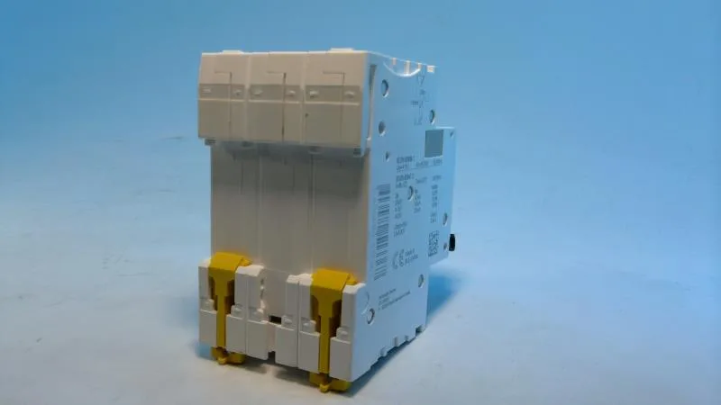 Schneider Electric A9F44302 (image 2)