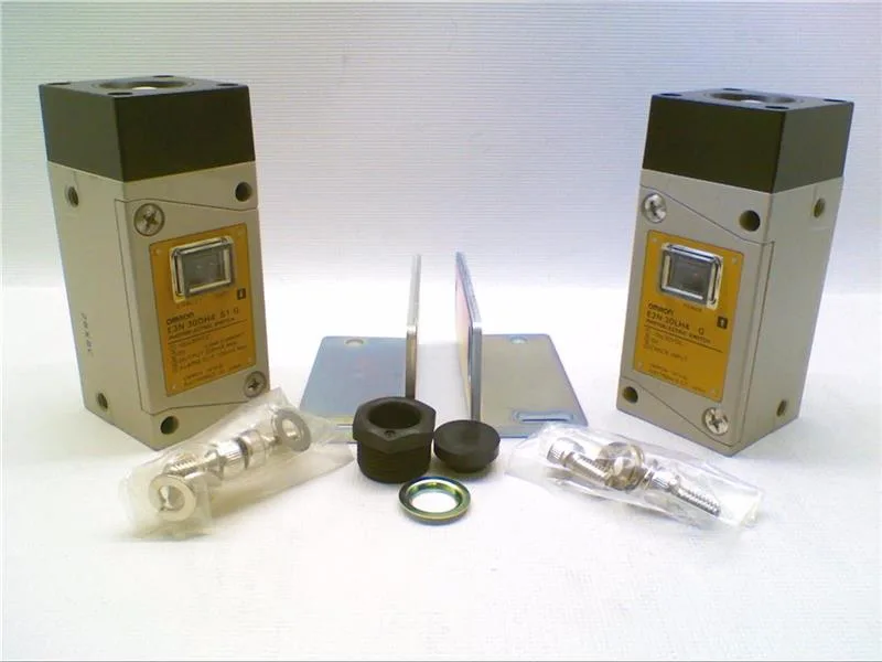 Omron E3N-30H4S1-G — Photoelectric Sensors