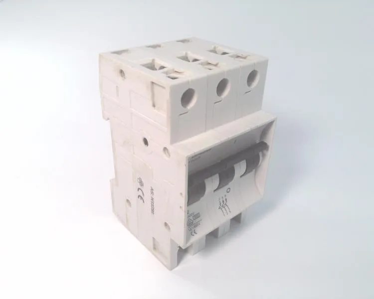 Siemens 5SQ2370-0KA02 — 3-Pole MCB (DIN Rail)