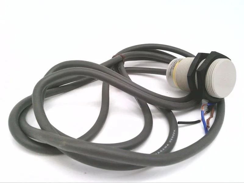 Omron E2F-X10E1 — Proximity Sensors (image 2)
