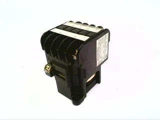 Fuji Electric SRCA3631-05/A — Contactors (image 3)