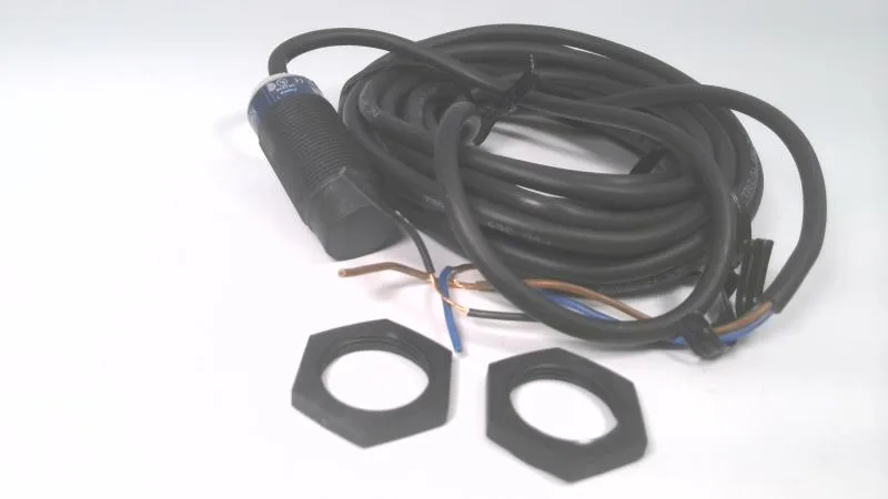 Schneider Electric XS4P18AB110L1 — Proximity Sensors (image 3)