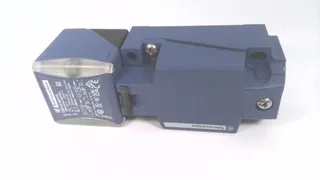 Schneider Electric XS8C4A1MPP20 — Proximity Sensors (image 2)