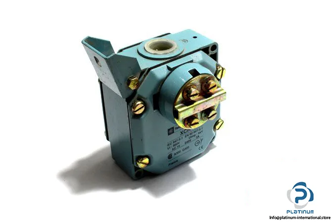 Schneider Electric XCRB11 — Limit Switches (image 2)
