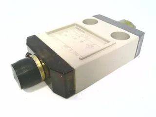 Omron D4CC-4002 — Limit Switches (image 3)
