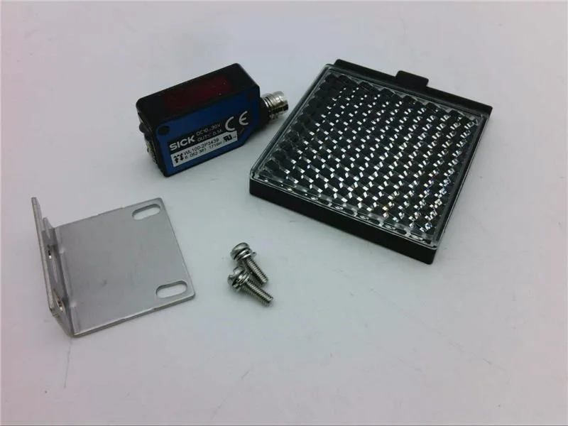 SICK WL100-2P3439 — Photoelectric Sensors